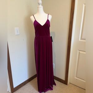 NWT Lulu’s elegant velvet maxi cross-back PROM in lush raspberry Sz M